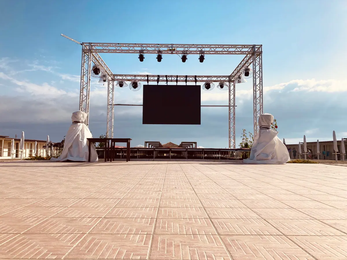Isola Fiorita – palco eventi